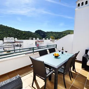 3-bedroom-townhouse-benahavis-village.es-andalucia.com/